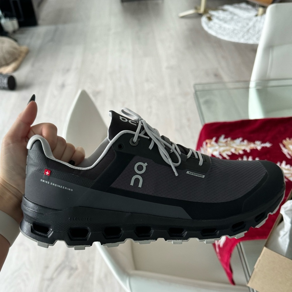 Brand new ON Cloudvista shoes